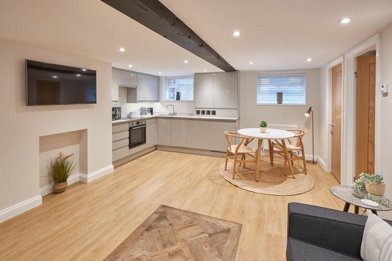 Host & - Staffordshire Hideaway Appartamento Whitby
